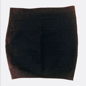 3 FOR $15 🙌🏼 Size small B Wear dark gray banded pencil skirt